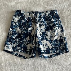 ABERCROMBIE & FITCH | Swim trunk with white & blue flowers